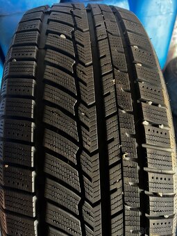 Predám 2ks zimné pneu 215/60 r17 - 2