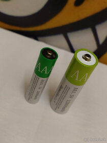 Rychlo-nabijatelne Baterie 1.5V AAA AA lithium ion USB - C - 2