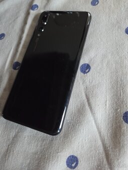 Huawei 20 pro dual sim čierny v peknom stave 6gb rám 128gb p - 2