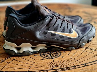 NIKE reax 8 tr mesh THUNDER GREY/METALLIC COPPER LEN ZA 25 € - 2