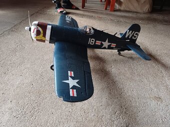 RC Model F4U-4 Corsair - 2