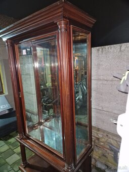 28 - Predám starožitnú vitrína v štýle Altdeutsch - 2