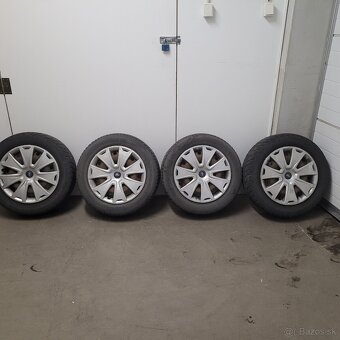 Plechové disky so zimnými gumami a puklicamy - 2