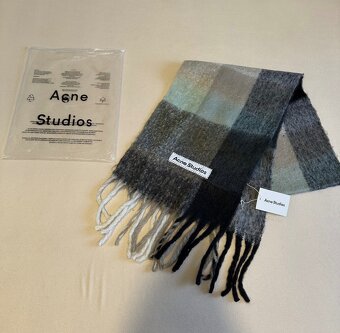 Acne studios šál - 2