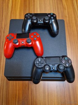 PS4 Slim 500 GB + 3x originál ovládače + 5 hier 🔥 - 2