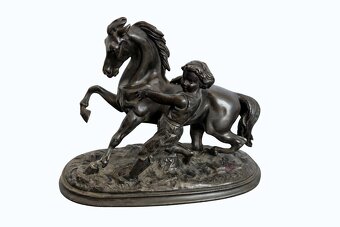 Bronzová soška - Chlapec s koňom - 2