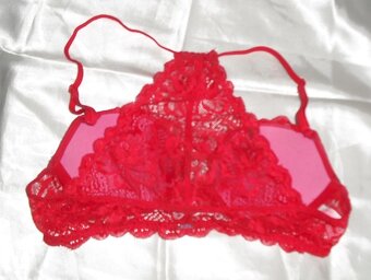 Zapinanie predu victorias secret pink podprsenka - 2