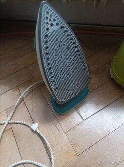 Žehlička Tefal s naparovaním a tefónovým povrchom - 2