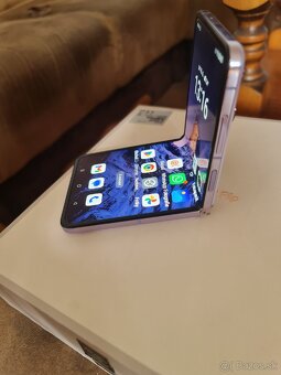 OPPO Find N2 Flip - 2