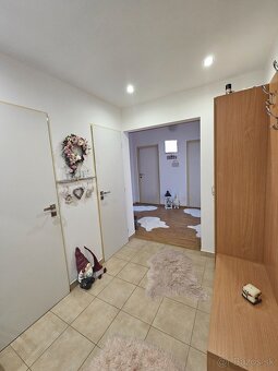 Na predaj 3 izbový byt s loggiou Vinbarg - 2