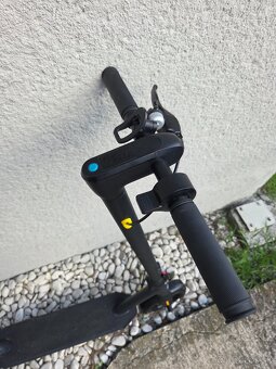Predám kolobežku od výrobcu Kickscooter - 350W silný motor - 2