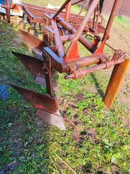 Predám starší robustný pluh - trojak - 2