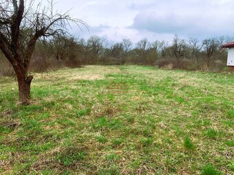 STAVEBNÝ POZEMOK 811 m– Nižná Myšľa, iba 6 km od KOŠÍC - 2