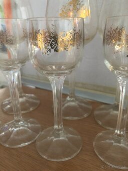 sada pohárikov na stopke - 2