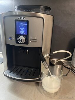 Kavovar KRUPS EA8050PE - plnefunkcny, po servise - 2