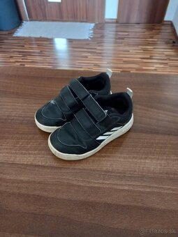 Adidas vel.24 - 2