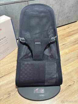 Predám BabyBjörn bouncer bliss mesh anthracite - 2