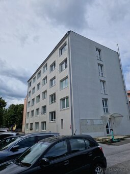 Menší jednoizbový byt na Partizánskej ulici v Banskej Bystri - 2