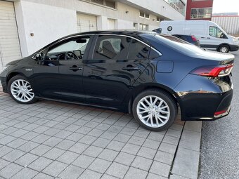 Toyota Corolla sedan 1.8 Hybrid e-CVT Comfort Tech Style - 2