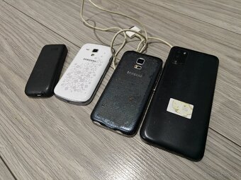 Balík telefonov na ND - 2