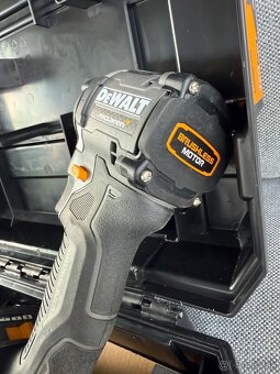 rázový uťahovač DEWALT 18V MCLAREN - 2