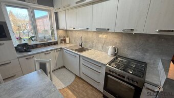 SLOVREAL na predaj kompletne zrekonštruovaný 2,5i byt, Žiar - 2