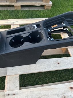 Lakťová opierka a stredový tunel Passat B8 - 2