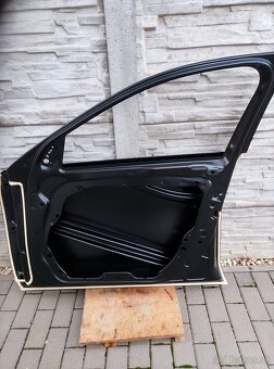 Mercedes e 213 dvere práve predné - 2