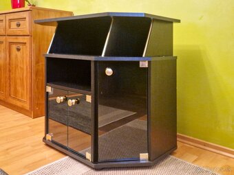 Stolík pod TV - 2