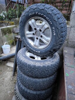 Predám pneumatiky s diskami Kia Sorento - 2