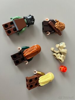 Predam figurky z temy LOTR a jednu Fantasy Era, stav popisan - 2