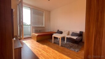 Garsónka s balkónom, 27 m2, 385,-€ - 2