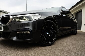 BMW 540i xDrive Touring - 2