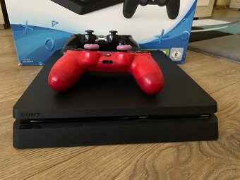 Playstation 4 slim 500 gb + 2 ovládače - 2