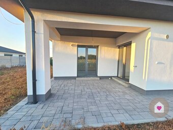 NÍZKOENERGETICKÝ BUNGALOV- 108m2 + krytá terasa 12m2, POZEMO - 2