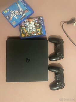 Playstation 4 slim - 2