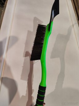 Zimná škrabka na ľad - 2