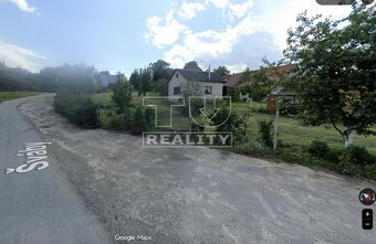 Exluzívny stavebný pozemok obklopený zeleňou - 2