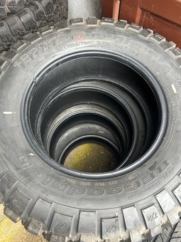 BF Goodrich MT 255/75 r17 - 2