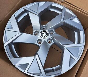 18" alu originál ŠKODA model TRISULI. - 2