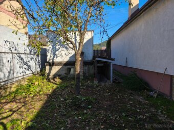 Pozemok s chatou a garážou - 2