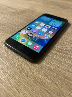 iPhone 8 / 128GB Black Pekný stav - 2