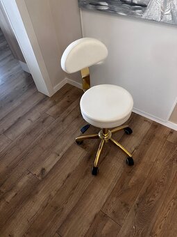 kozmeticka/kancelarska stolička - 2