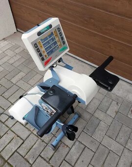 rehabilitačný bicykel na ruky nohy pre ZTP vozičkarov - 2