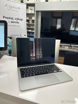 MacBook Air 13" s čipom M2 - 2