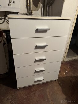 Biela skrinka so zásuvkami - 2