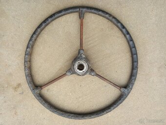 Predám kabínu na Zetor 25. Mam aj iné náhradné diely prevodo - 2