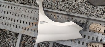 Šoférov predný blatník Renault Thalia rok výroby 2009 - 2