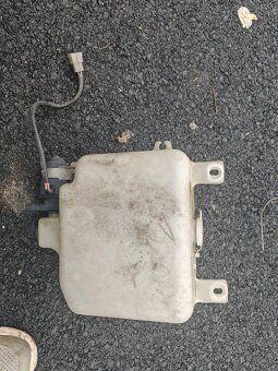 Nádobka na ostrekovače Mitsubishi L200 - 2