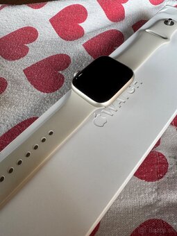 Apple Watch 8 , 45 mm - 2